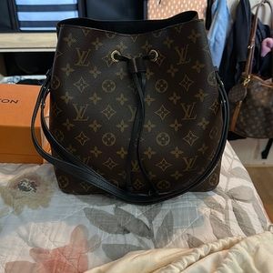 LV NeoNoe Handbag Monogram Raffia